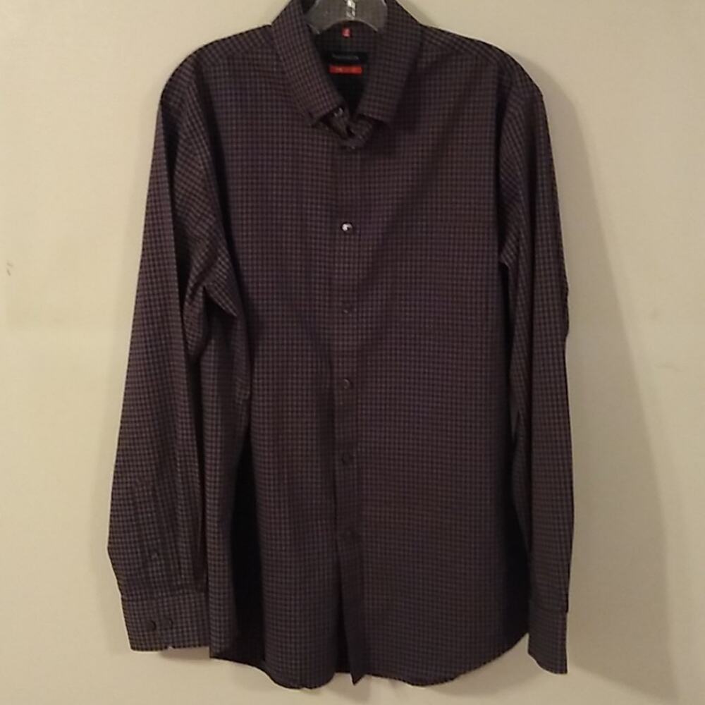 Van Heusen Men's Size Medium button down traveler shirt Vintage Y2K